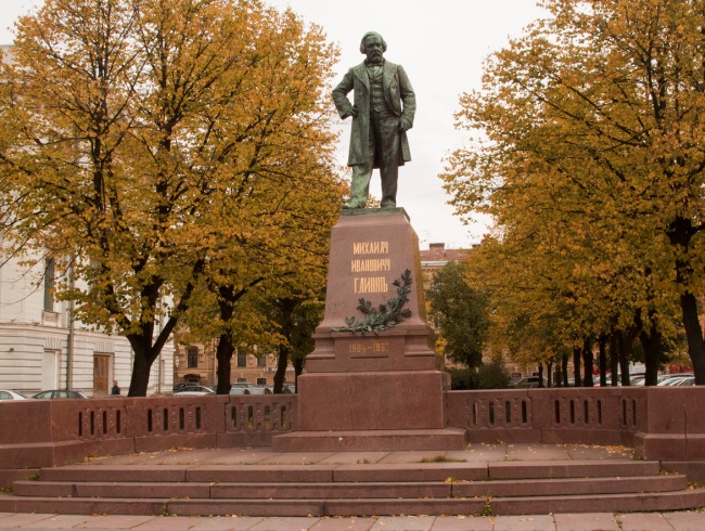 Памятник М.И. Глинке в Санкт-Петербурге
