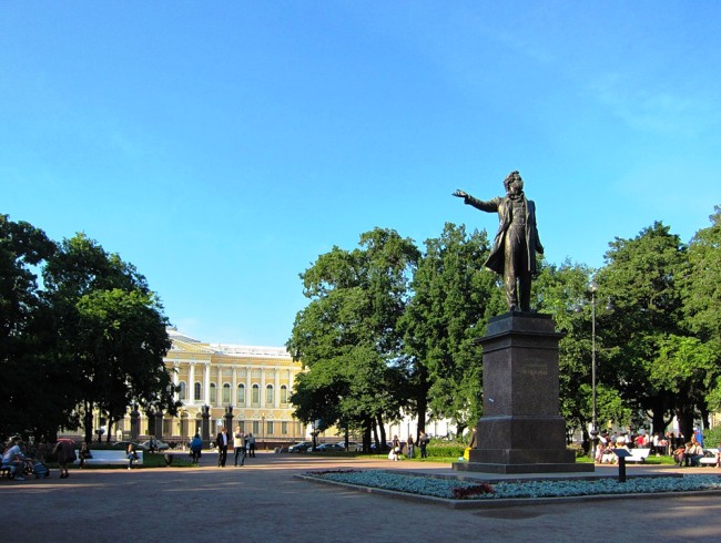 Памятник А.С. Пушкину на площади Искусств в Санкт-Петербурге
