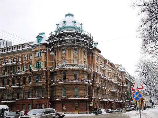 Дом с башней В.И. Иванова в Санкт-Петербурге