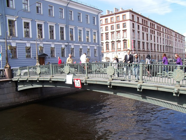 Итальянский мост в Санкт-Петербурге