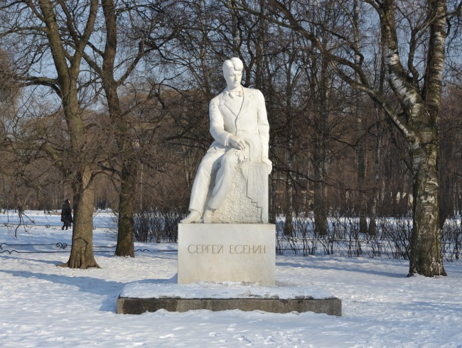 Памятник Сергею Есенину в Санкт-Петербурге