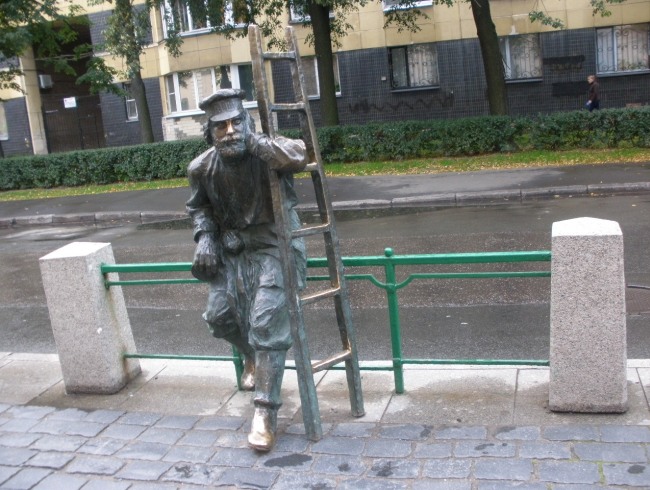 Памятник фонарщику в Санкт-Петербурге
