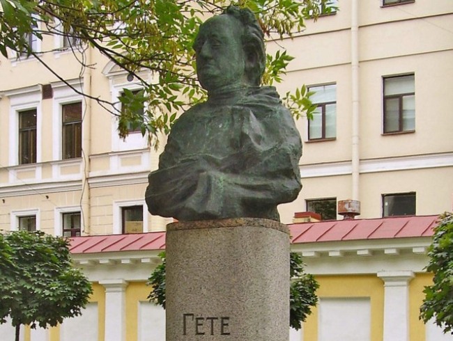 Памятник И.В. Гёте в Санкт-Петербурге