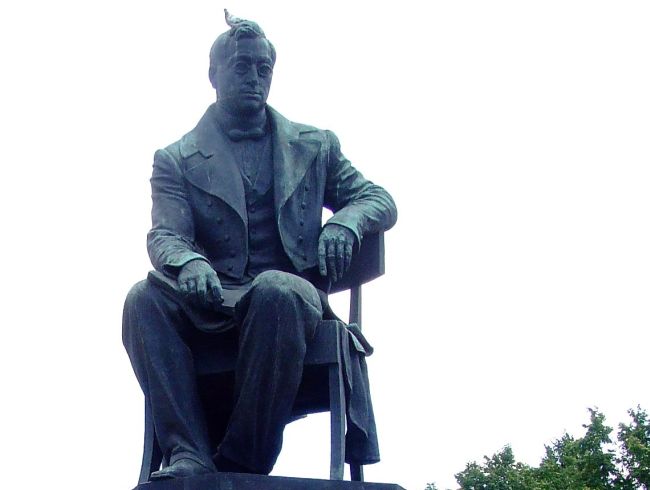 Памятник А.С. Грибоедову в Санкт-Петербурге